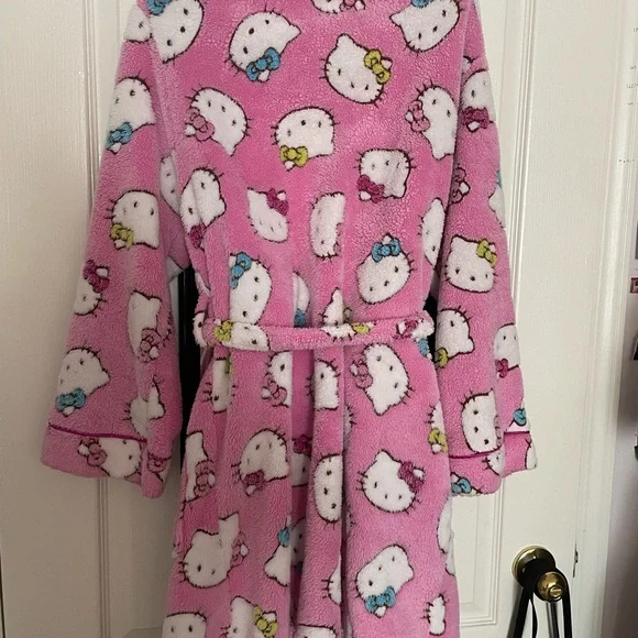 Hello Kitty Robe - Picture 7 of 7